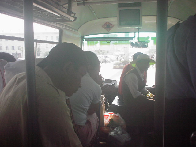 二道白河から松花江へ向かうバスは満車