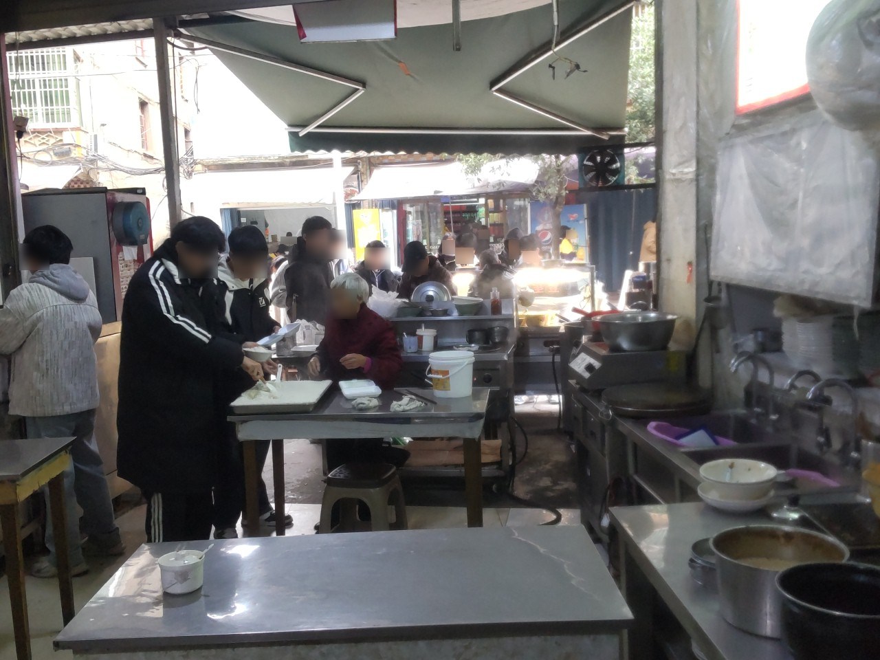 メニューのないローカル食堂 Photo by 旅人＠中国旅行一筋３０年 | 2026