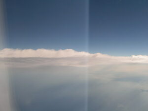 日本へ飛行中～窓から見た雲～